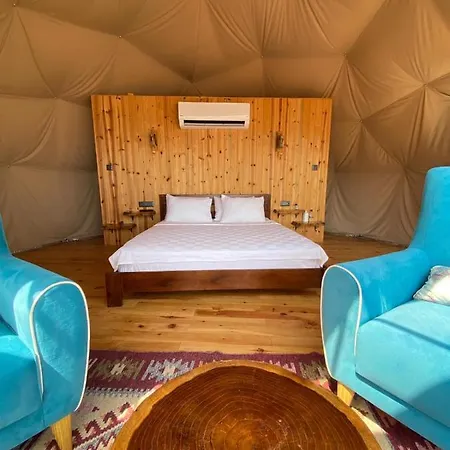 Hotel Lilyumdome