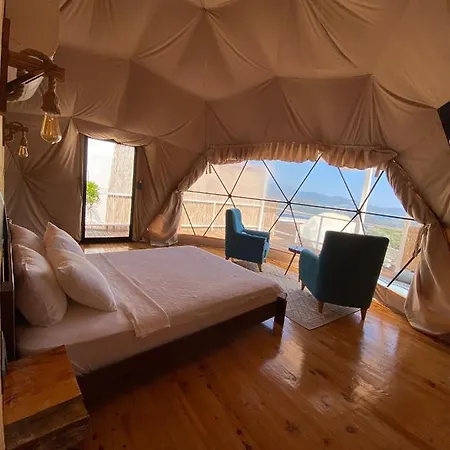 Hotel Lilyumdome